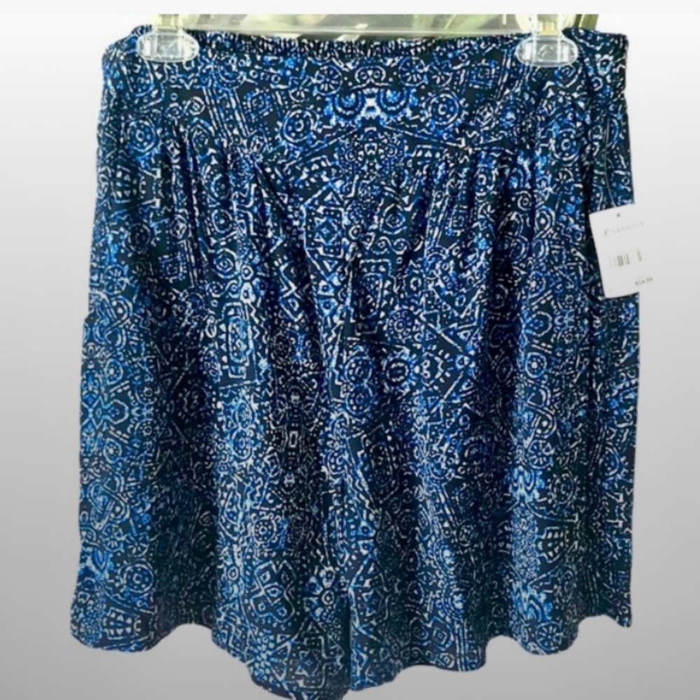 NWT SHORTS W/ FLAT CONTOUR V FRONT, POCKETS